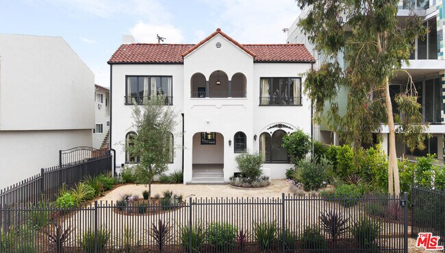 Photo - 1005 N Genesee Ave