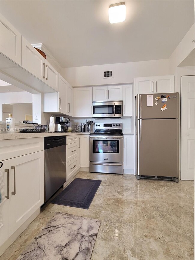 Building Photo - 17100 N Bay Rd Unit 1307