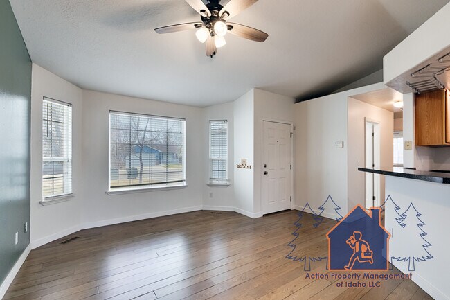 Photo - 1393 Caterpillar Ave N