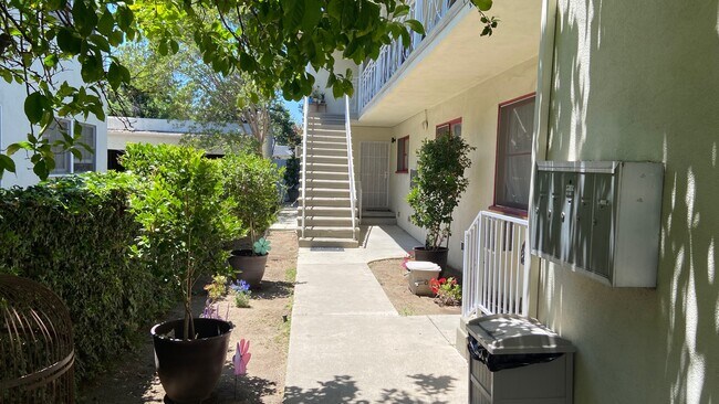 Photo - 4949 Coldwater Canyon Ave Unit 1