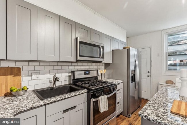 Photo - 2952 Tulip St