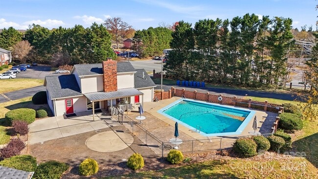 Building Photo - 2705 N Center St