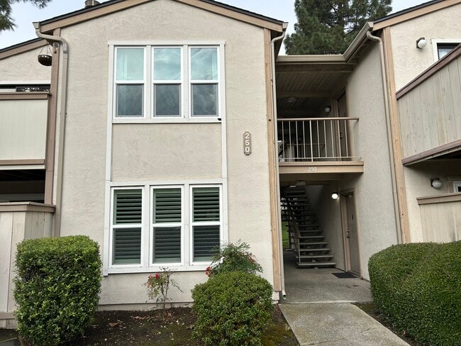 Front of #5 - 250 Chilpancingo Pky Unit #5