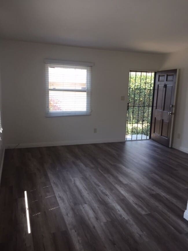 Photo - Fashion Valley West, USD -Charming Cottage... Unidad 5652 Riley St