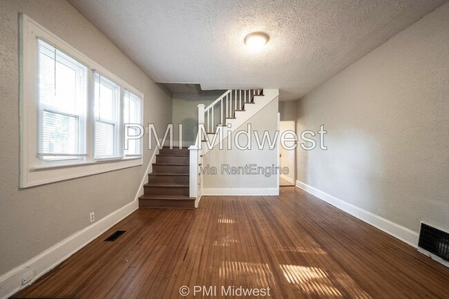 Photo - 411 W 40th St