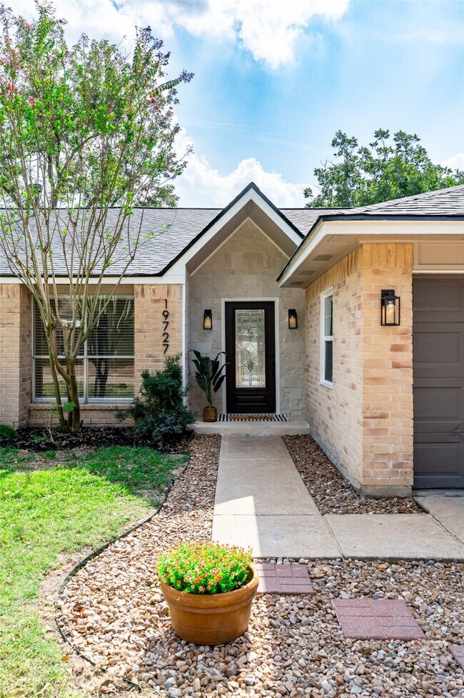 Photo - 19727 Redroot Dr