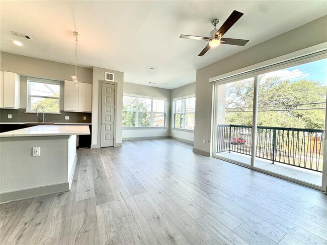 Building Photo - 401 W 25th St Unit 2328 Rental