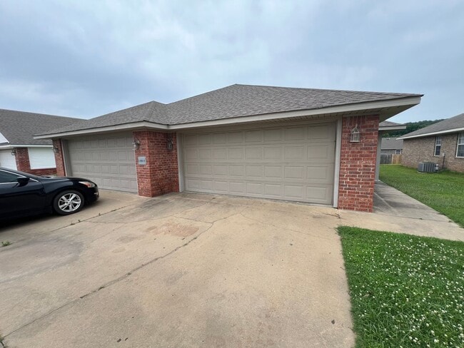 Photo - 2016 Plum Creek Ln Apartamento Unidad B