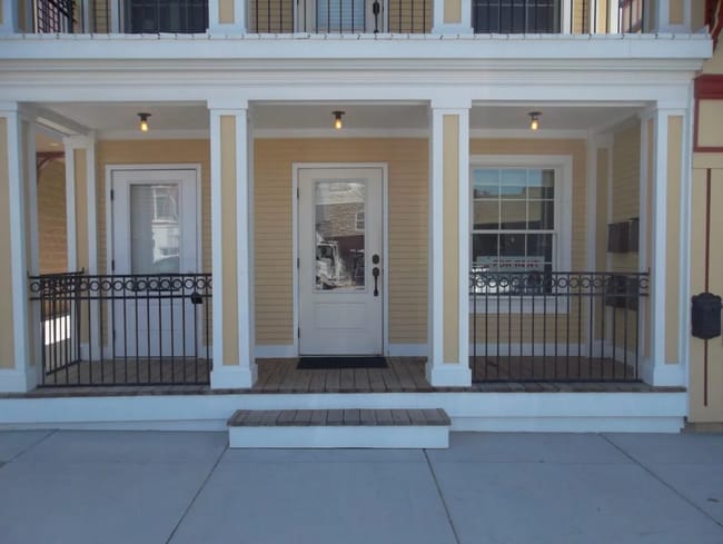 Building Photo - 1020 S State St Unit 1F