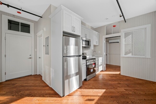 Building Photo - 34 Tremaine St Unit 3