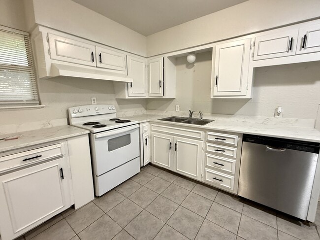 Photo - 525 Cottonwood St