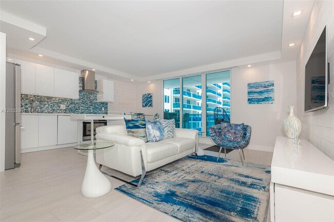 Photo - 2301 Collins Ave Unit 941