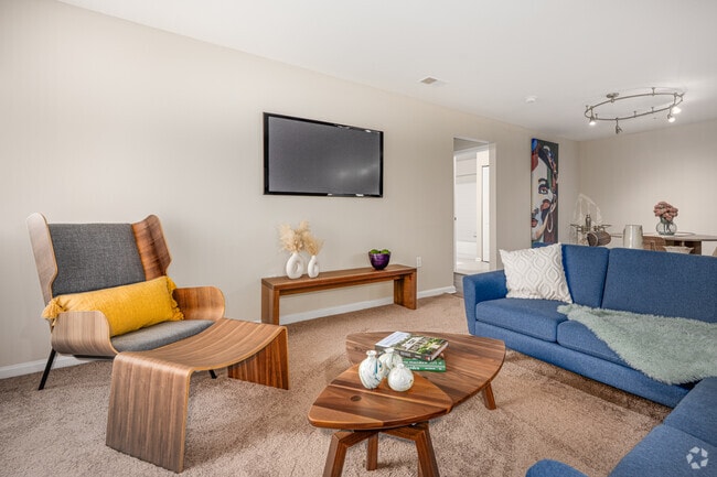 2BR, 2BA - 1,037SF - Living Room