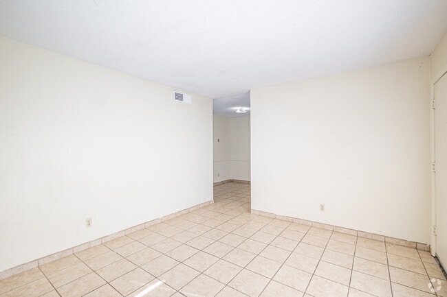 2BR, 1BA - 750SF - Living Room