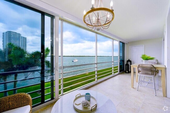 Building Photo - 44 Yacht Club Dr Unit 210 Rental