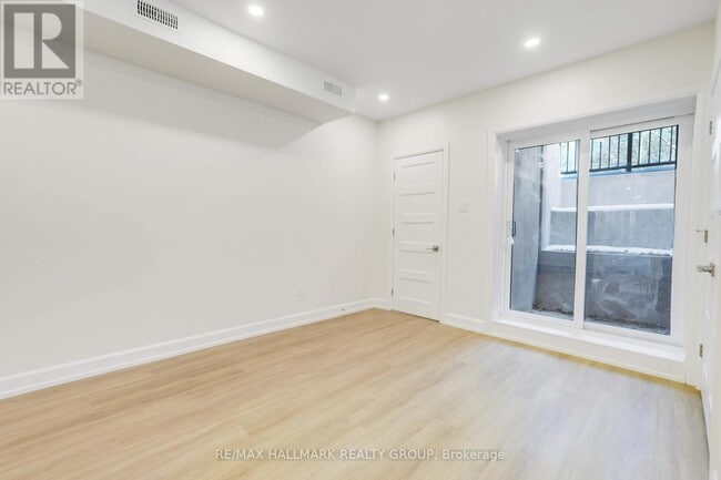 Photo - 958 Fisher Ave Unité C