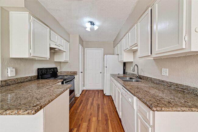 Photo - 13847 Cherry Hollow Ln
