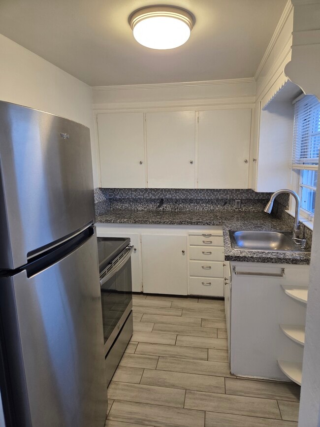 Photo - 849 Roberts St