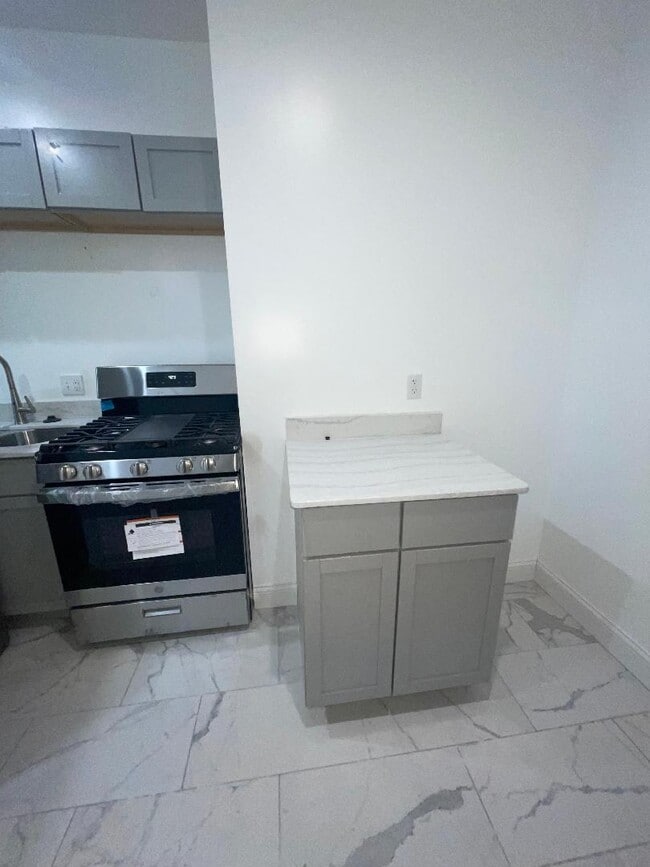 Photo - 2925 Hogarth St