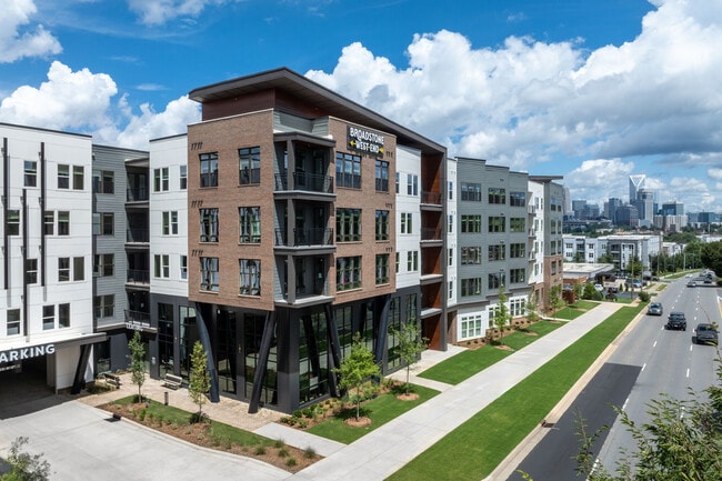 Broadstone West End apartments — community photo