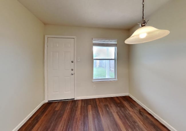 Building Photo - 446 1st St Rental