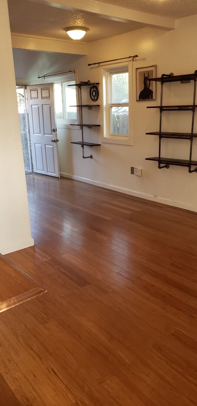 Building Photo - 2409 Elmgrove St Rental