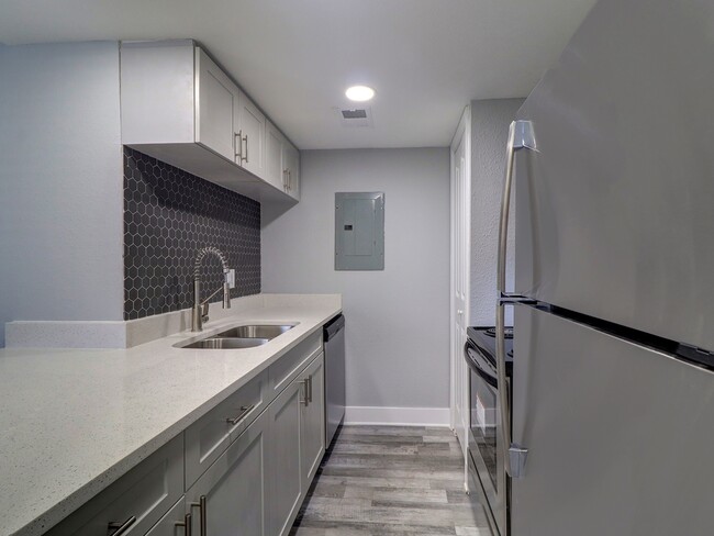 1x1 530 Square Feet Diamond