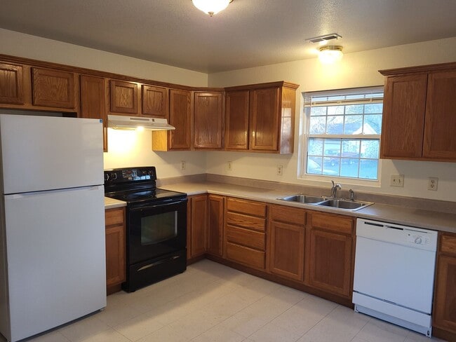 Building Photo - silver Lake Unit Silver Lake- 110