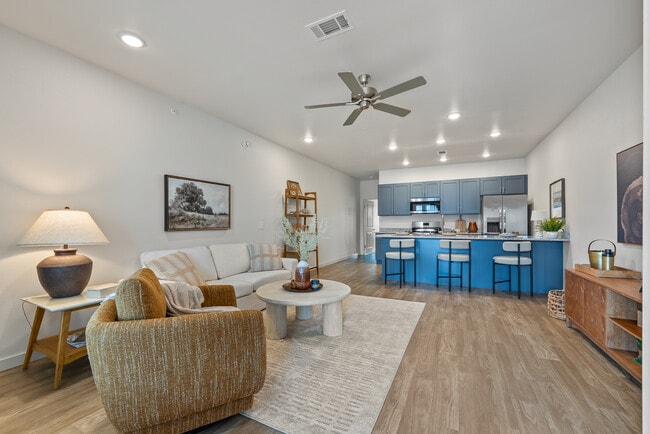 1BR, 1BA - 882SF - The Bonsai  - Living Space