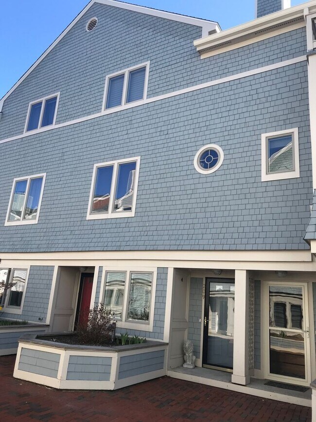 Photo - 211 Chandler’s Wharf-Portland: Water views...