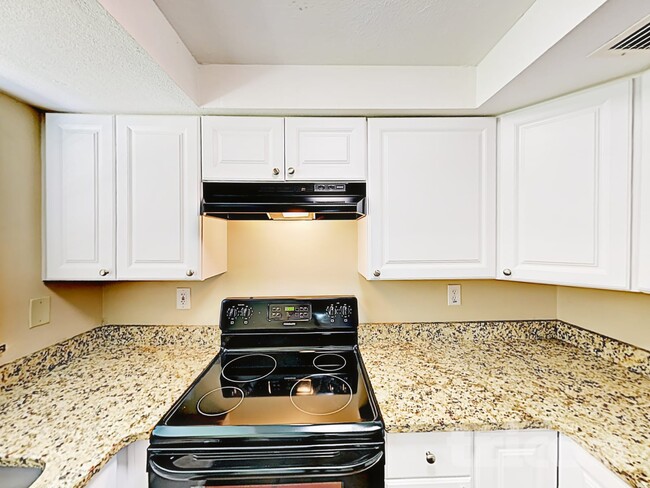 Photo - 8213 Greenleaf Cir
