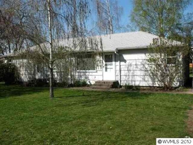 Building Photo - Charming 2 Bedroom/1 Bath Duplex in SE Cor... Rental