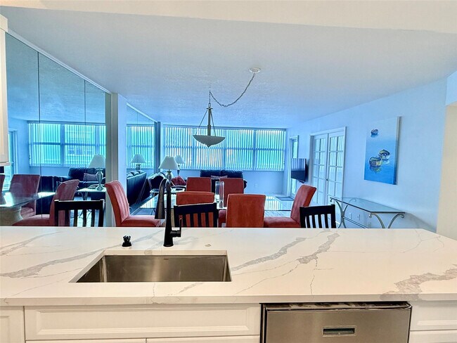 Photo - 800 SE 20th Ave Unit 203