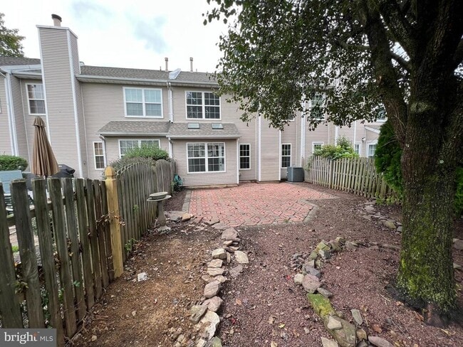 Photo - 272 Sequoia Dr