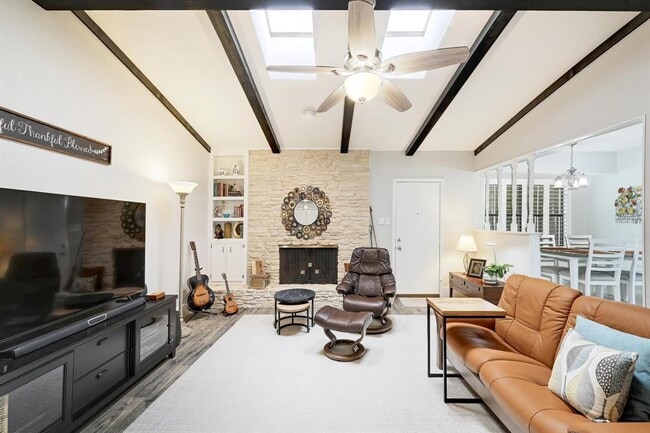 Photo - 110 Ridge Oak Dr