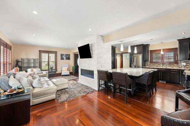 Photo - 47 Clinton St