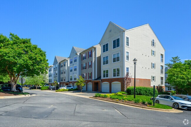 257 S Pickett St - Hillwood Condominiums