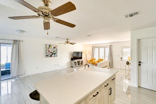 Photo - 5201 Forbes Terrace