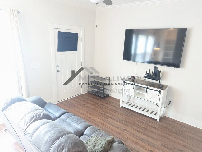 Photo - 702 Colfax St