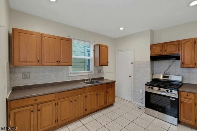 Building Photo - 496 S 21st St