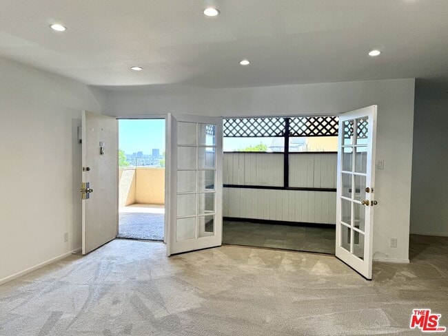 Photo - 1023 Hancock Ave Unidad 212