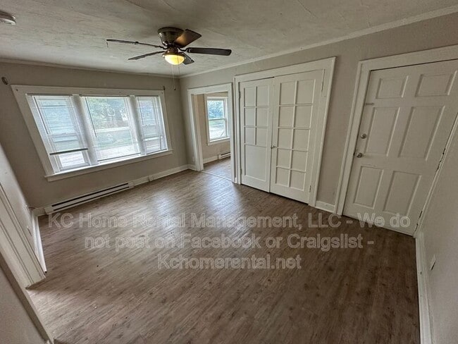 Photo - 305 Gladstone Blvd