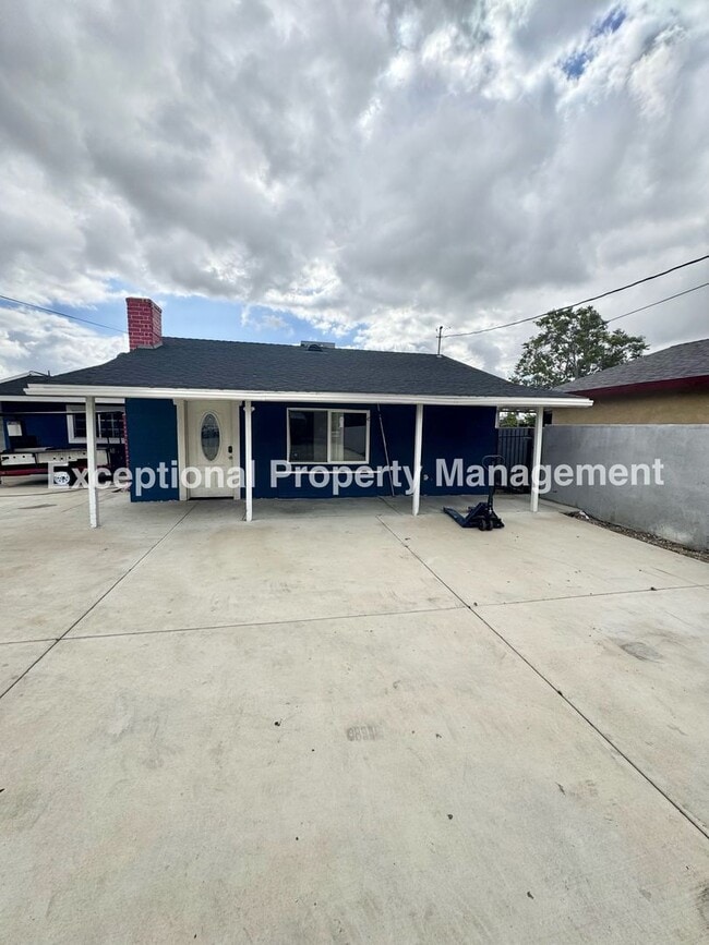 Photo - 8047 Laurel Ave Unit Main