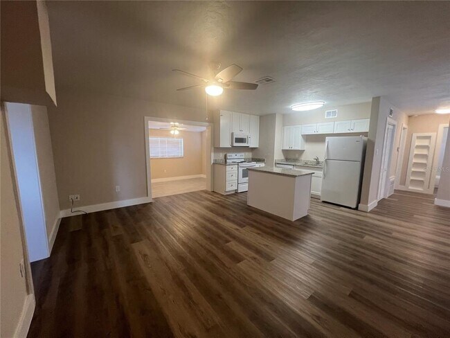 Photo - 2472 Picnic St