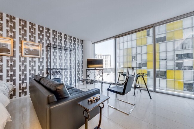 Photo - Veer Towers 1010W- Partial Strip Views from this Studio Residence Unidad 1010