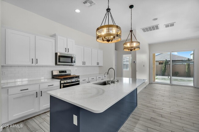 Photo - 2716 S Chatsworth