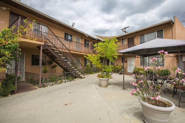 1 - 5952-5960 Benner St