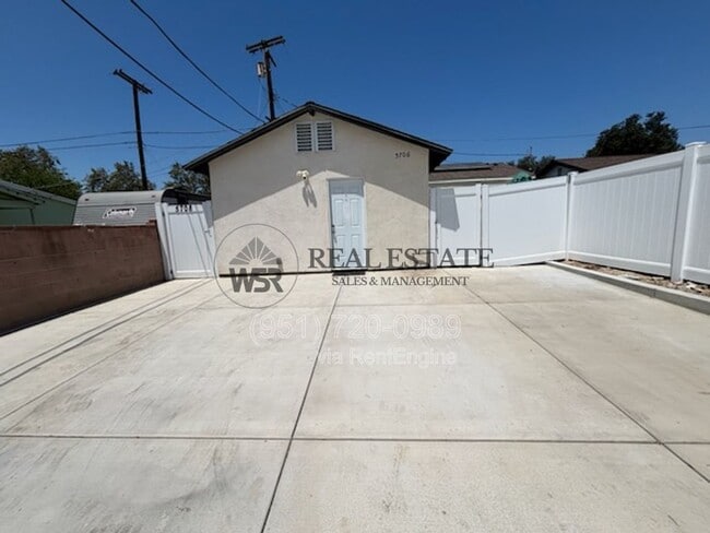 Building Photo - 5704 Wisteria Dr