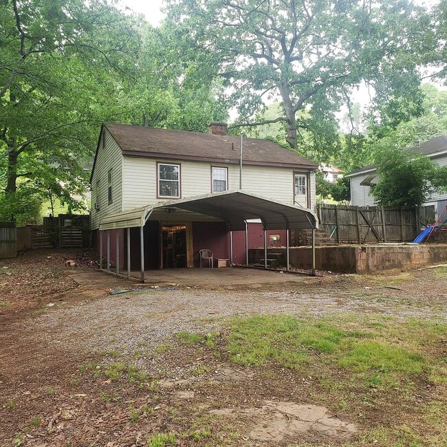 Photo - 1400 E 11th St
