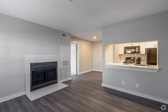 1BR, 1BA - 550SF - Living Room